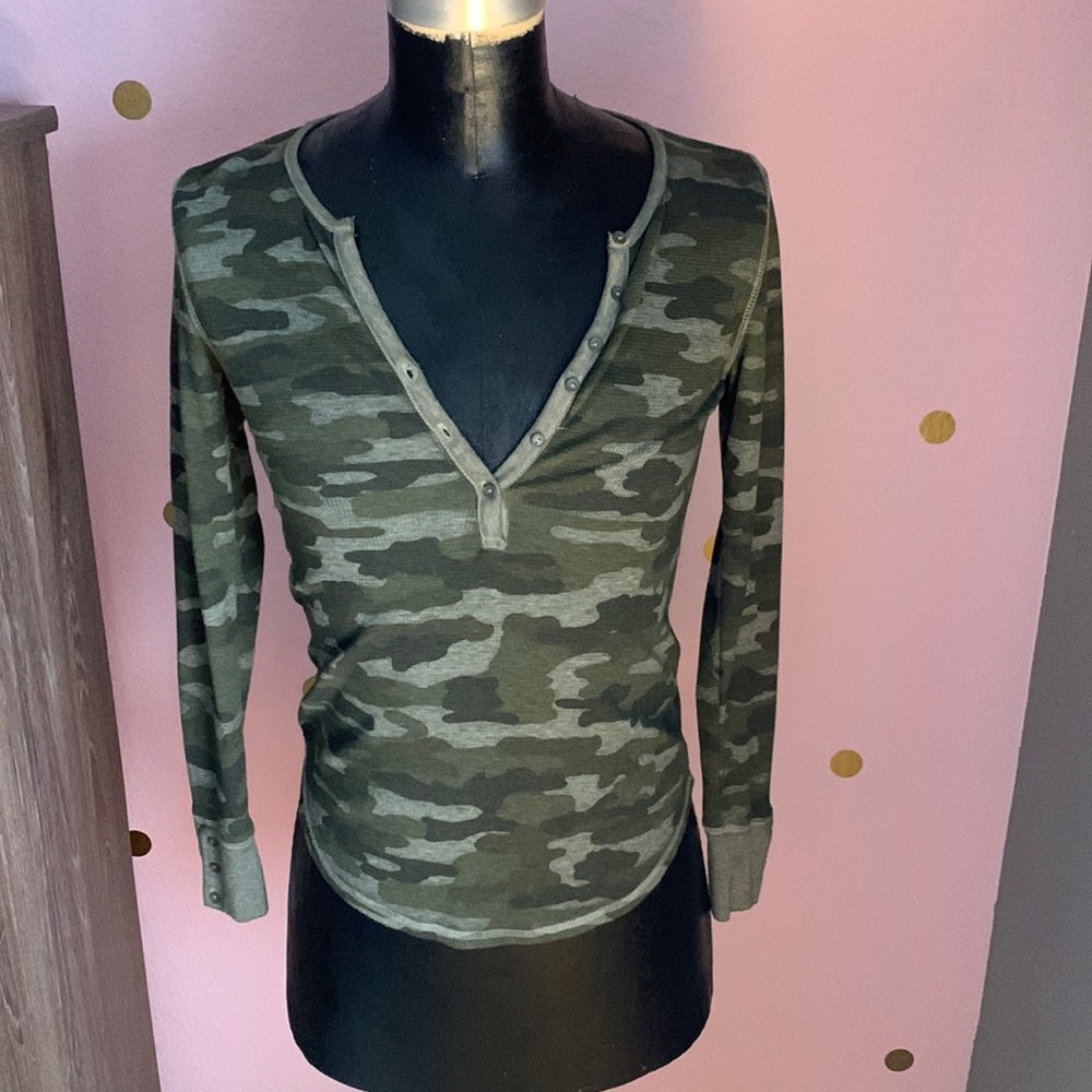 NWT Lucky Brand Camo V-Neck Shirt Size M